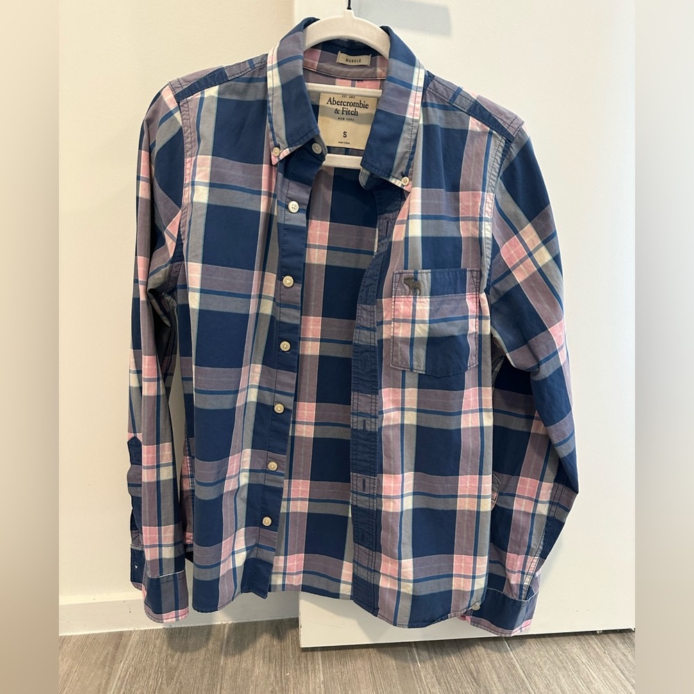 Abercrombie & Fitch Button Up Shirt Mens Small Blue Pink Plaid Muscle Fit